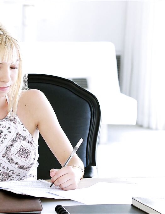 College Student Craves Anal From Professor photos (Kenzie Reeves)