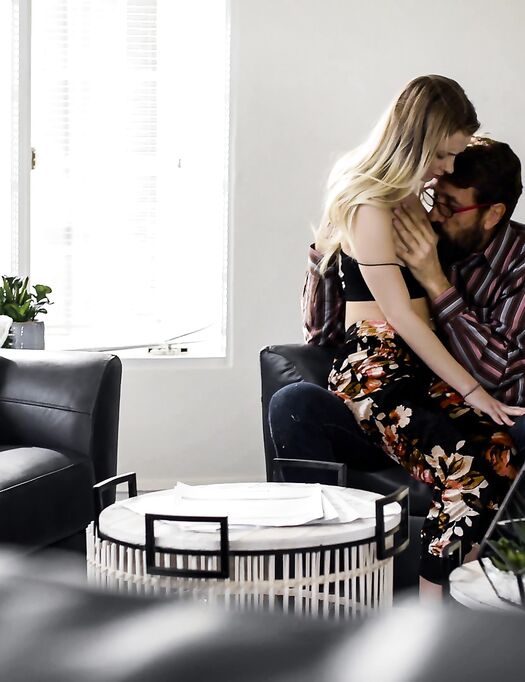 Riley Star Gets Eaten Out And Screwed On Leather Couch