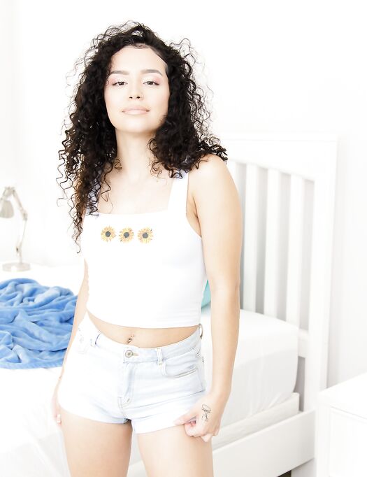 Curly-haired Minx Thalia Diaz Gets Pleasantly Fucked In POV