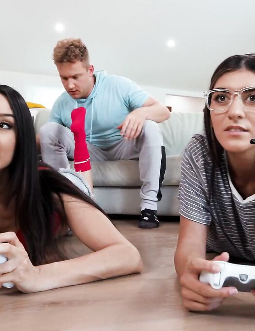 Eliza Ibarra Gets A Sticky Reward After Riding Big Dick