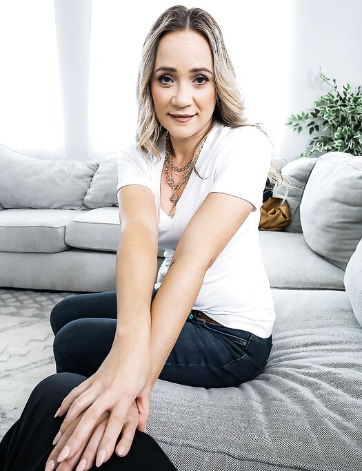 Blindfolded MILF Rachel Ramsey Gets Fucked With Her Lingerie On