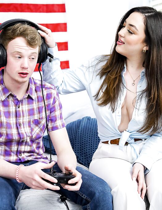 Curvy Brunette Cassie Lenoir Gets Fucked By Redhead Teenager