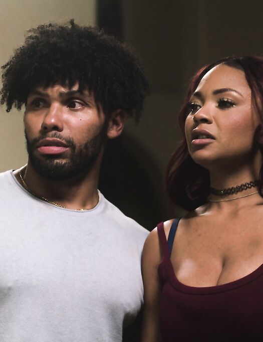 Curvy Black Hoe Avery Jane Gets Double Penetrated In Bed