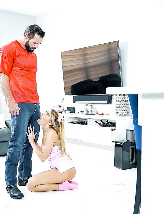 Blue-eyed Blondie Khloe Kapri Screwed By Tattooed Daddy